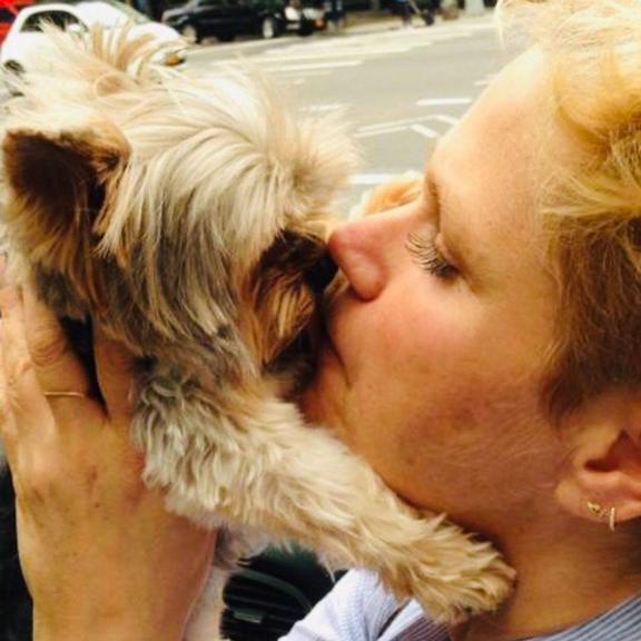 Xuxa Meneghel relembra erro que tirou a vida de seu cachorro há um ano