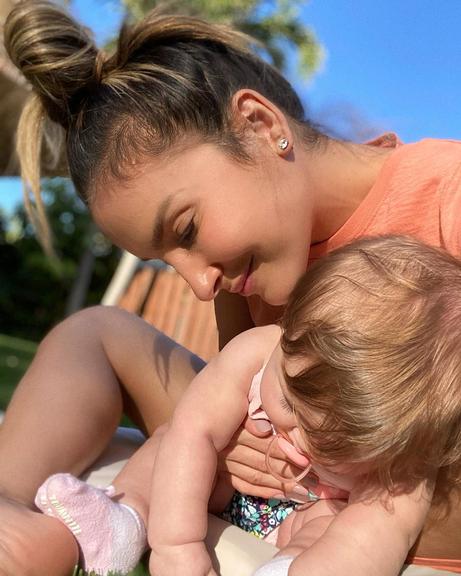 Claudia Leitte compartilha registro íntimo com a filha, Bela