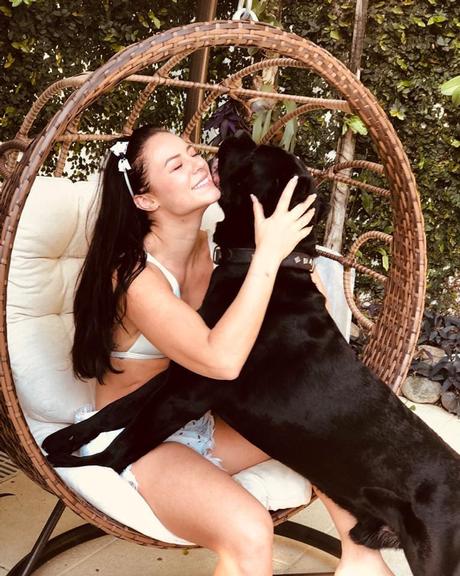 Paolla Oliveira e seu cachorro