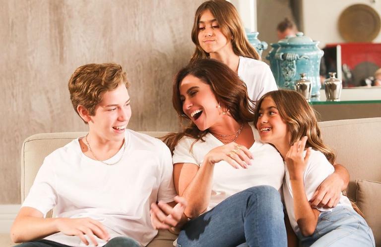 Giovanna Antonelli exibe clique com os filhos