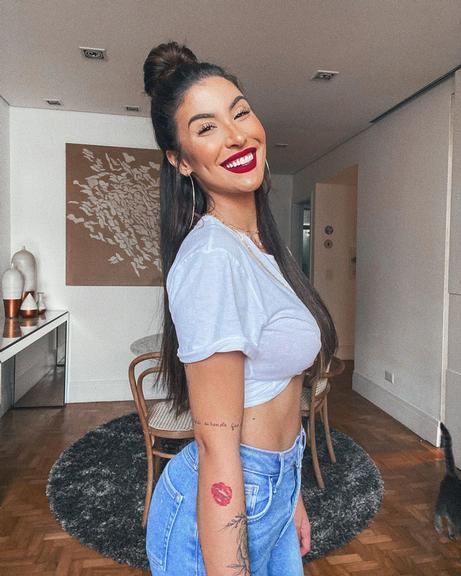 Bianca Andrade posa com barriga sequinha à mostra