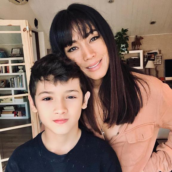 Danni Suzuki faz homenagem ao filho de 9 anos