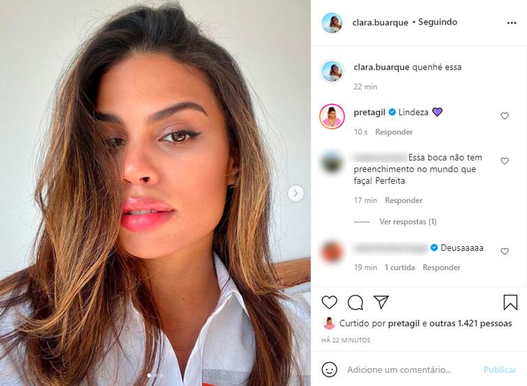 Clara Buarque, neta de Chico Buarque e filha de Carlinhos Brown