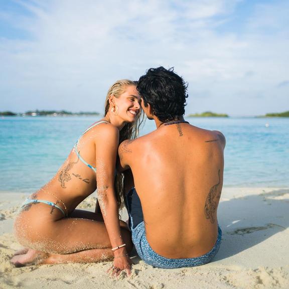 Gabriel Medina e Yasmin Brunet ostentam mesma tatuagem