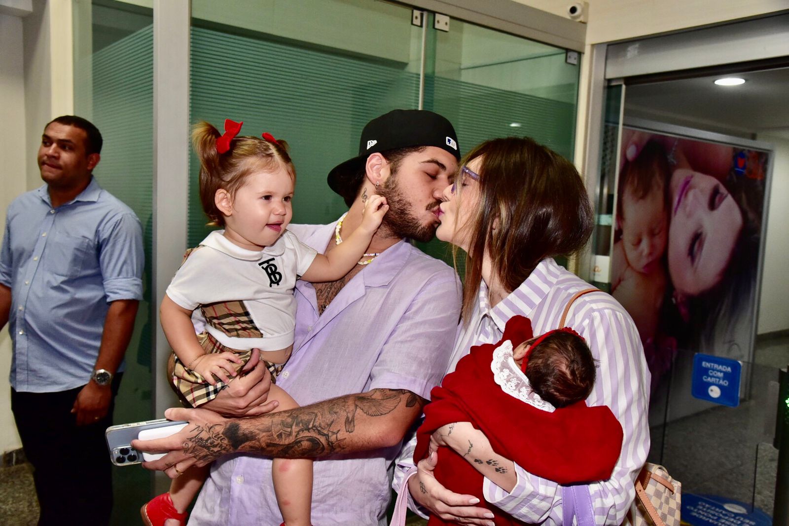 Foto de Virginia e Zé Felipe com as filhas Maria Alice e Maria Flor