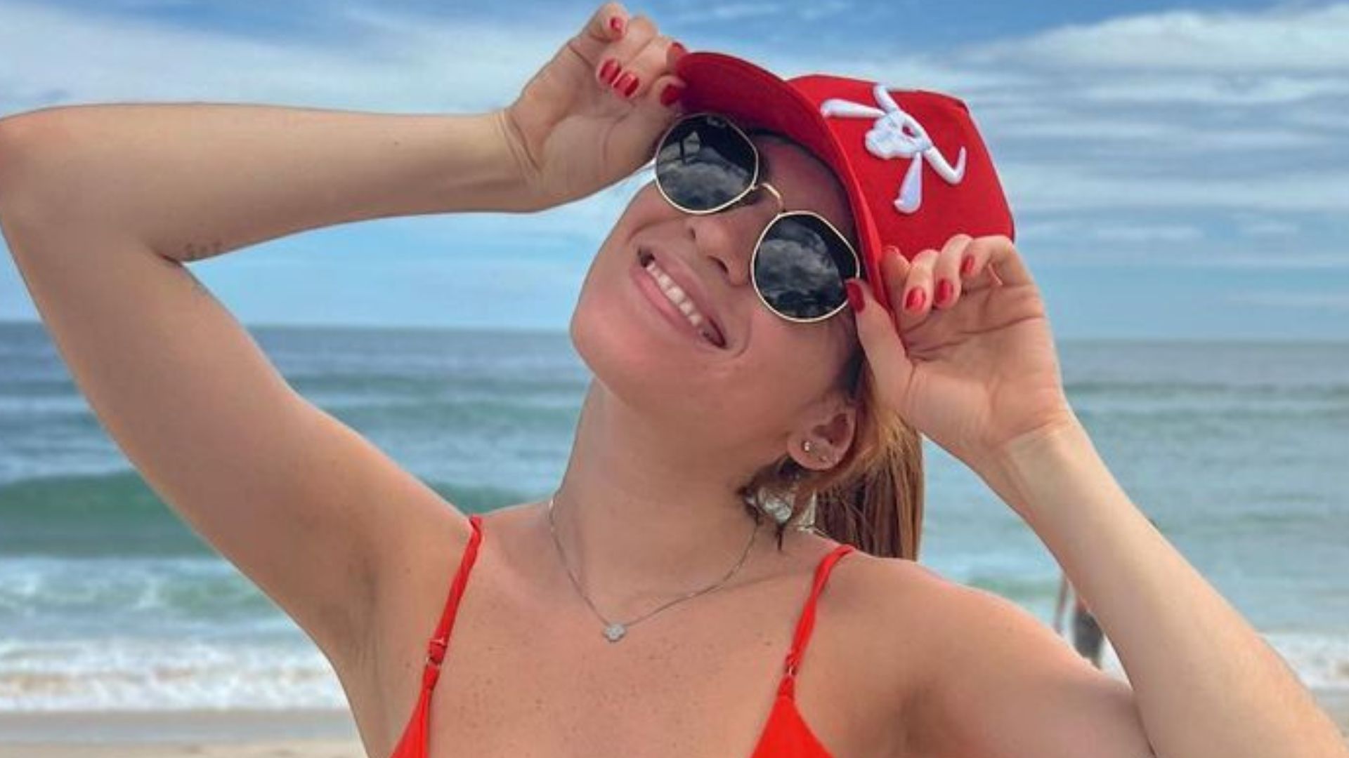 Ex-BBB Ana Clara curte praia só de biquíni e corpinho sarado surpreende: “Perfeita”