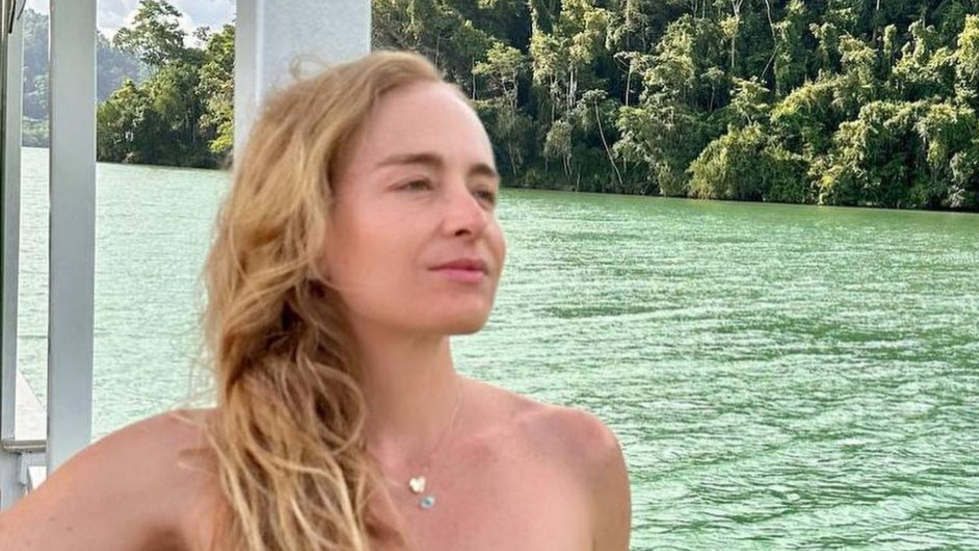 Aos 49 anos, Angélica ostenta corpão real de biquíni e choca web: “Natural e linda”