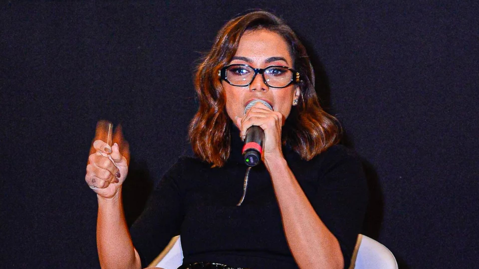Anitta revela diagnóstico de vírus que causa esclerose múltipla: “Mudou a minha vida”