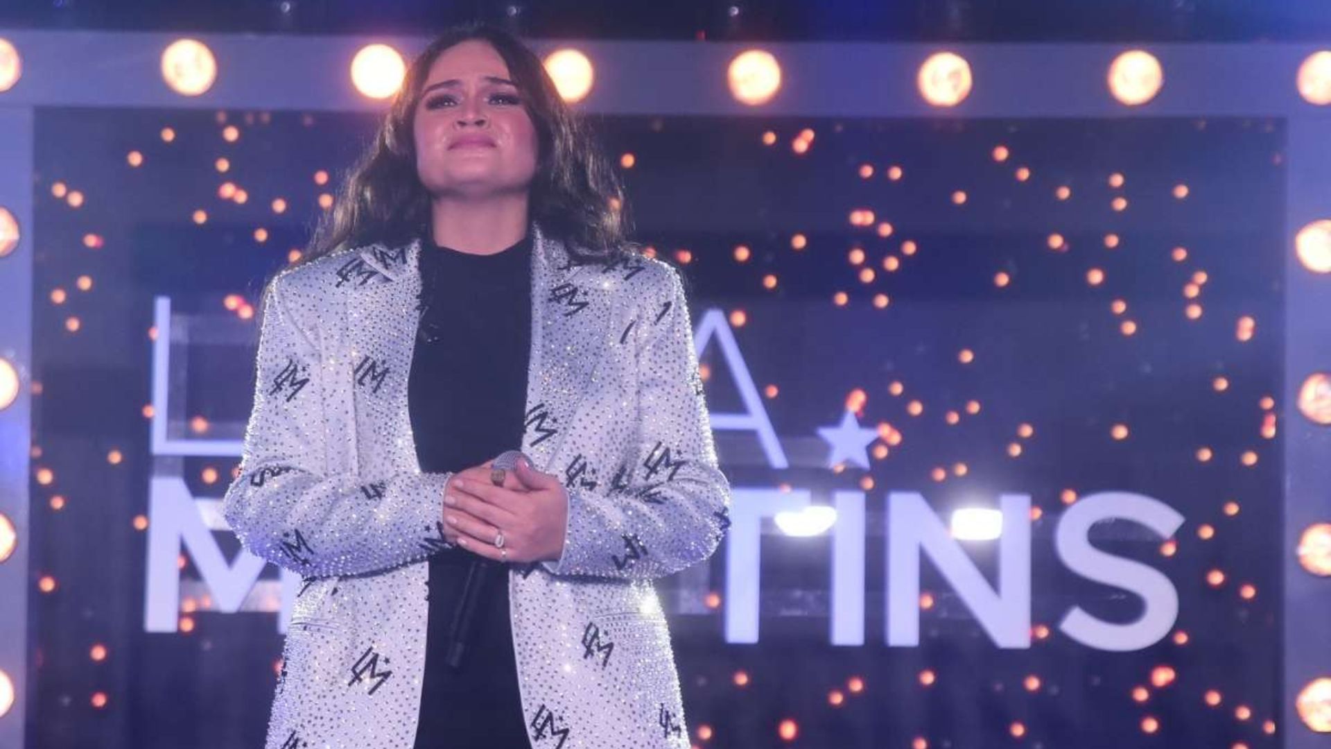 Sertaneja Luiza passa mal, interrompe show e dá entrada em hospital no Pará