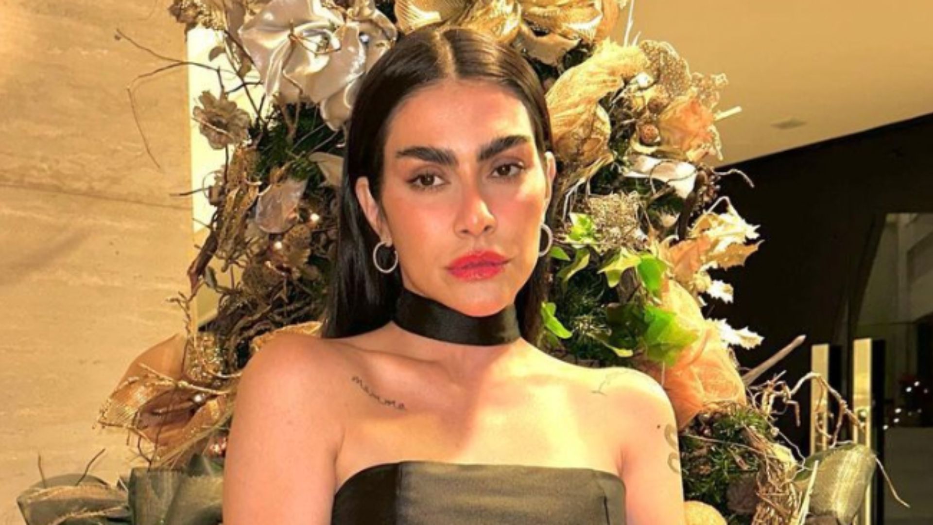 Cleo escolhe vestidinho picante para a noite de Natal e fãs se chocam: “Até na ceia?”