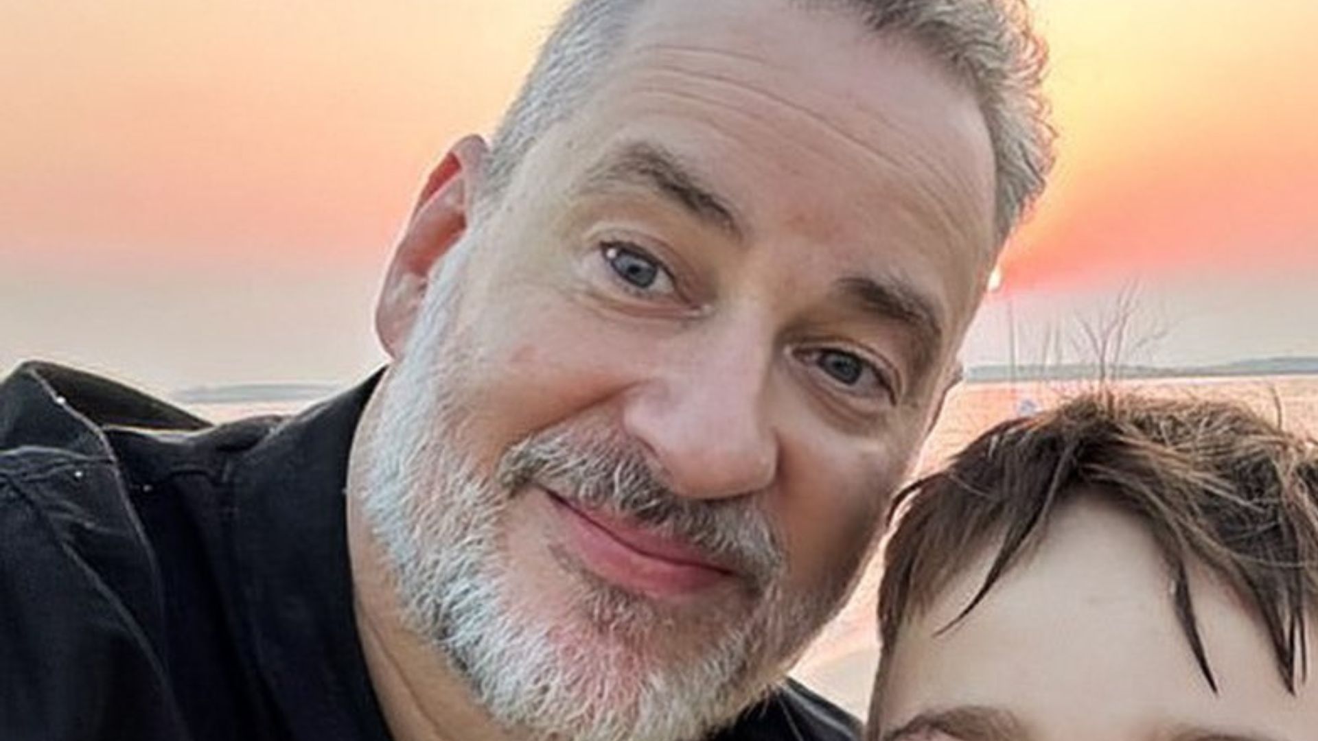 Enorme! Dan Stulbach choca ao mostrar o filho todo crescido em foto rara: “Aventuras”