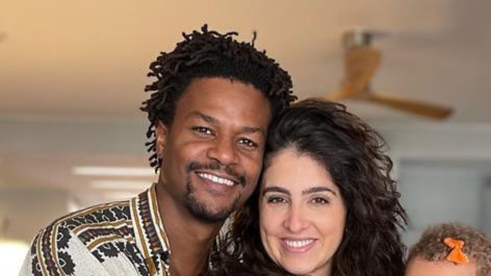 David Junior mostra a filha recém-nascida e revela nome inusitado: “Amor no auge”