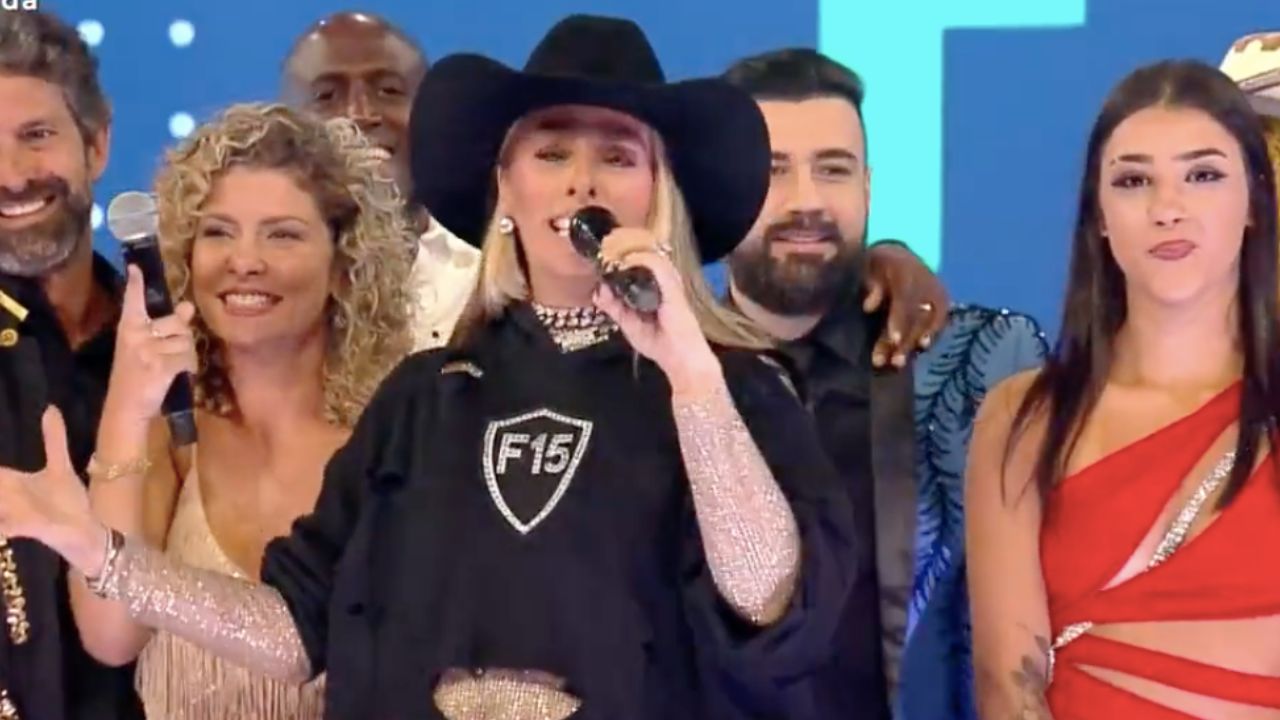 Depois de rumores sobre fim do reality na Record TV, Adriane Galisteu confirma 15º edição de ‘A Fazenda’
