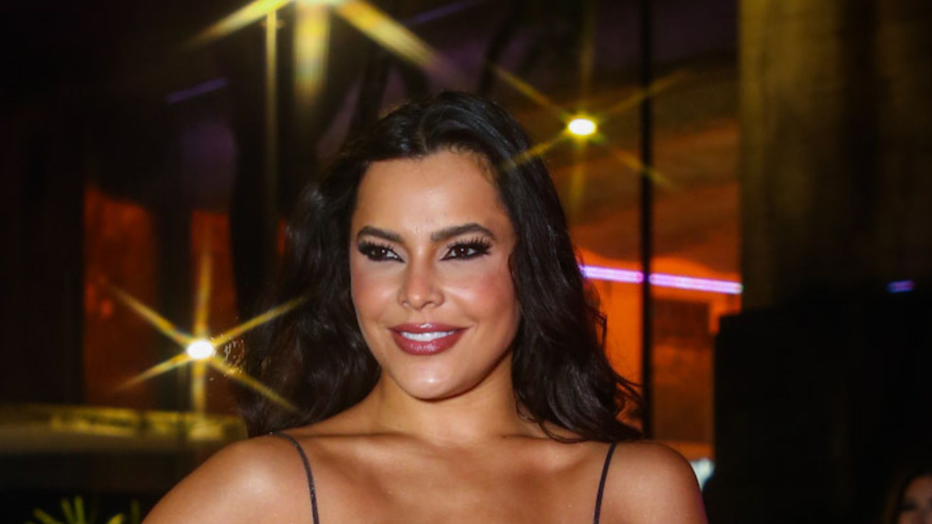 O que rolou? Ex-BBB Emilly Araújo choca ao surgir em público com o rosto bem diferente