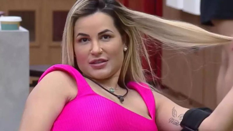 Família de Deolane Bezerra não entrega pix prometido aos fãs que manifestaram na sede de ‘A Fazenda’