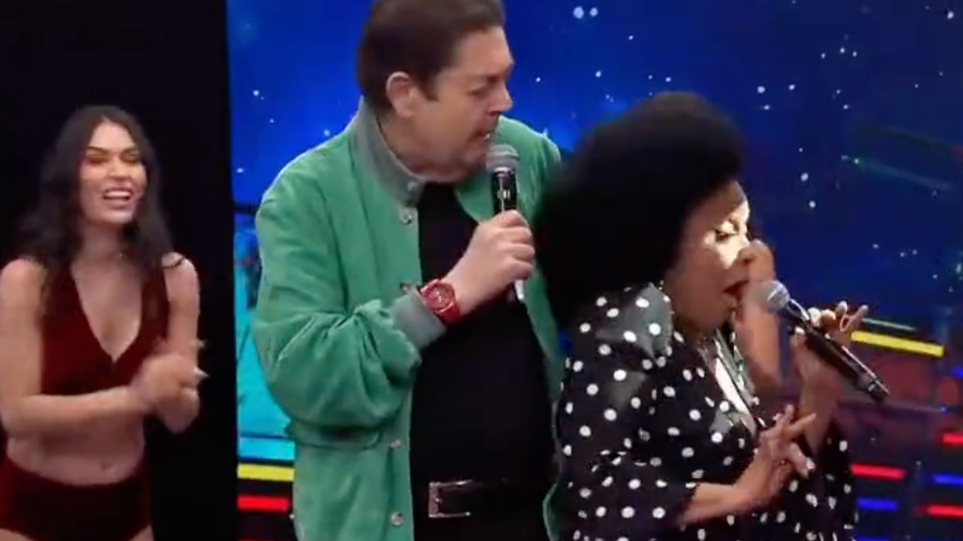 Que situação! Cantora se empolga, sarra em Faustão e gera saia-justa: “Quizumba”