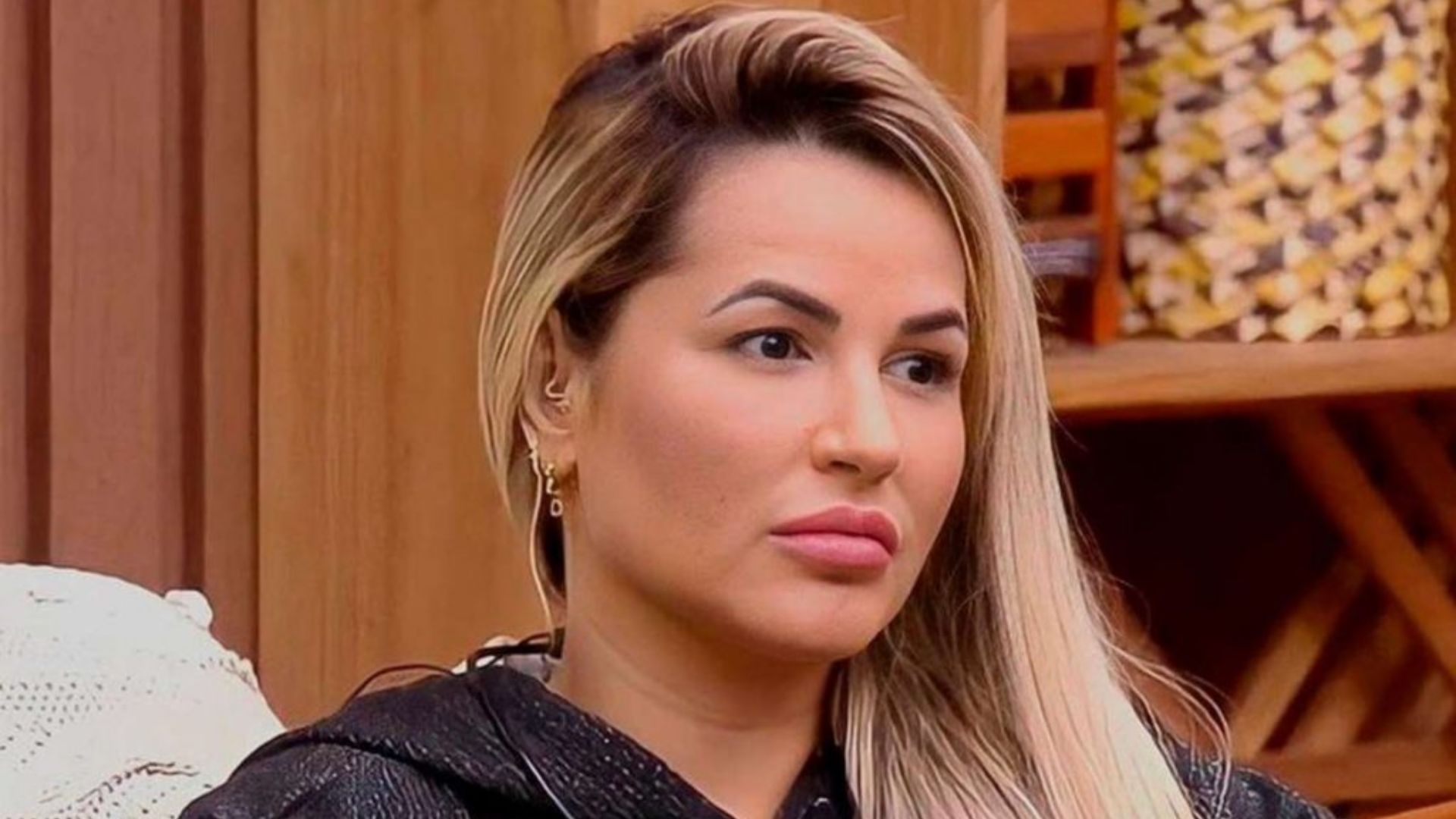A Fazenda 14: Deolane Bezerra desiste de reality após irmãs brigarem por sua saída