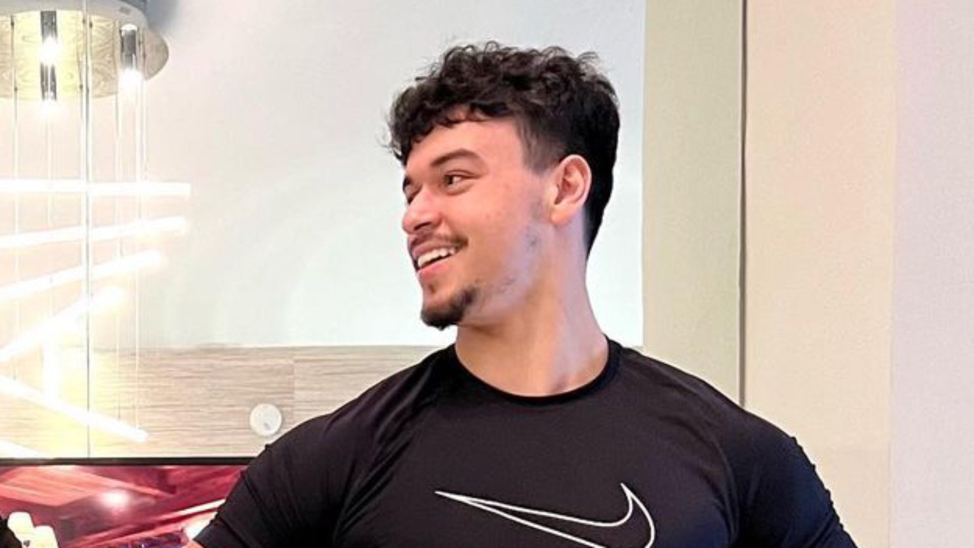 Ele cresceu! Aos 19 anos, filho de Carla Perez exibe corpão malhado: “Dei zoom”