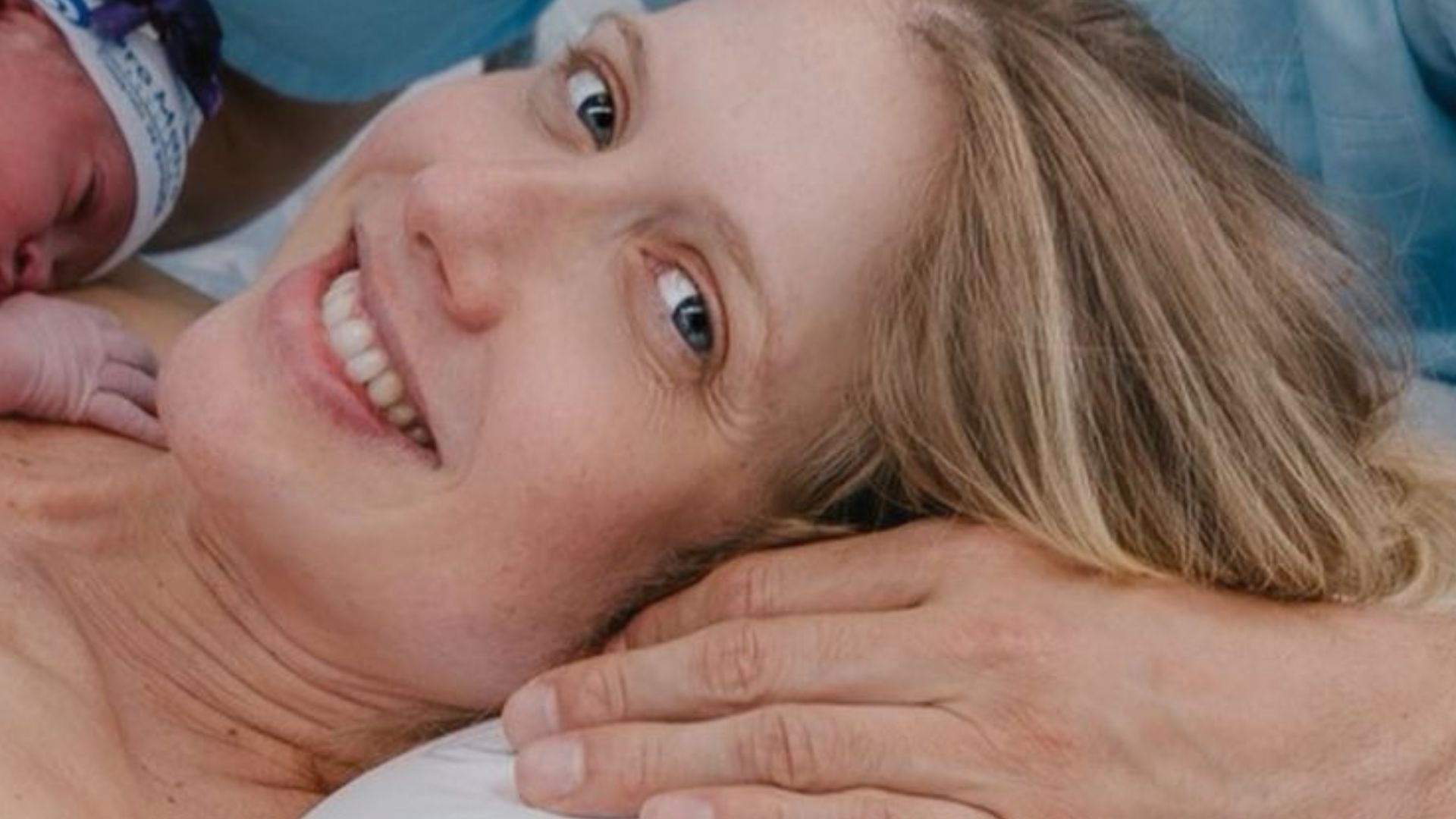 Que linda! Gabriela Prioli da a luz à Ava e exibe primeira foto da filha no hospital