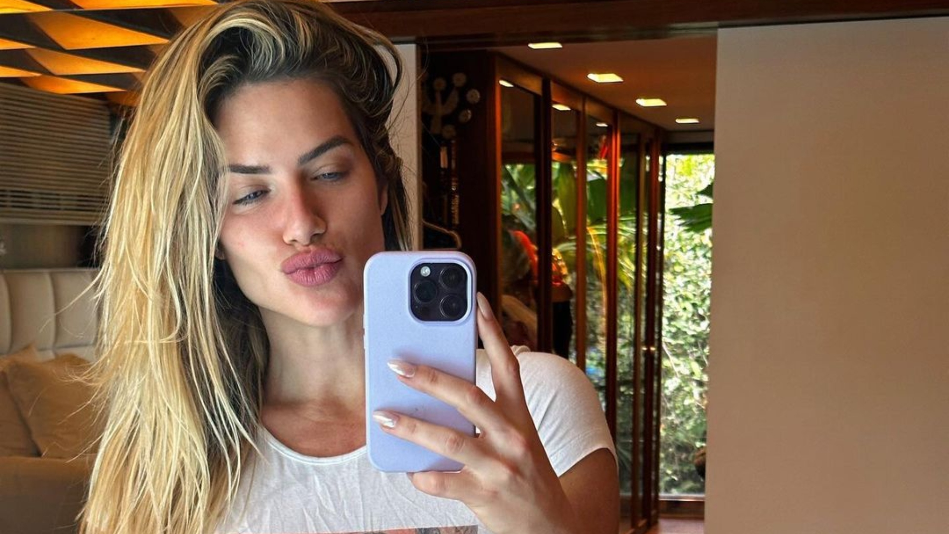 Grávida? Giovanna Ewbank posa com a mão na barriga e deixa fãs confusos: “Mais um baby”