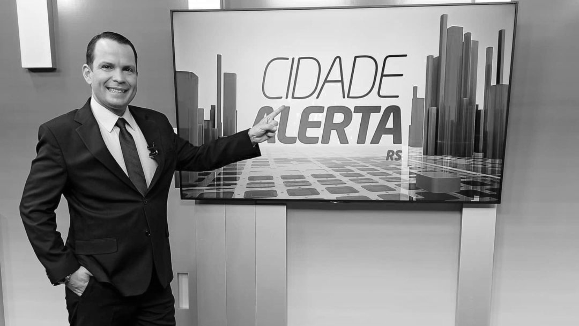 Ex-apresentador da RecordTV é encontrado morto em seu apartamento, aos 47 anos