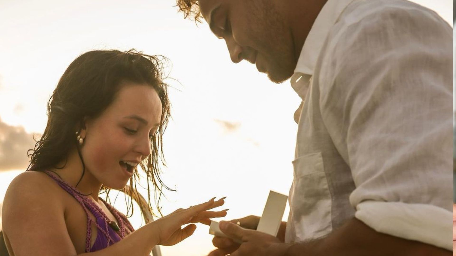 Larissa Manoela é pedida em casamento em viagem luxuosa para Noronha: “Noivos”