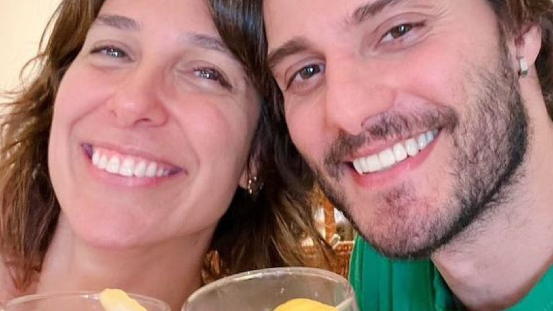 Mulher de William Bonner posta foto rara com Hugo Bonemer: “Curtindo na Farofa da Gkay”
