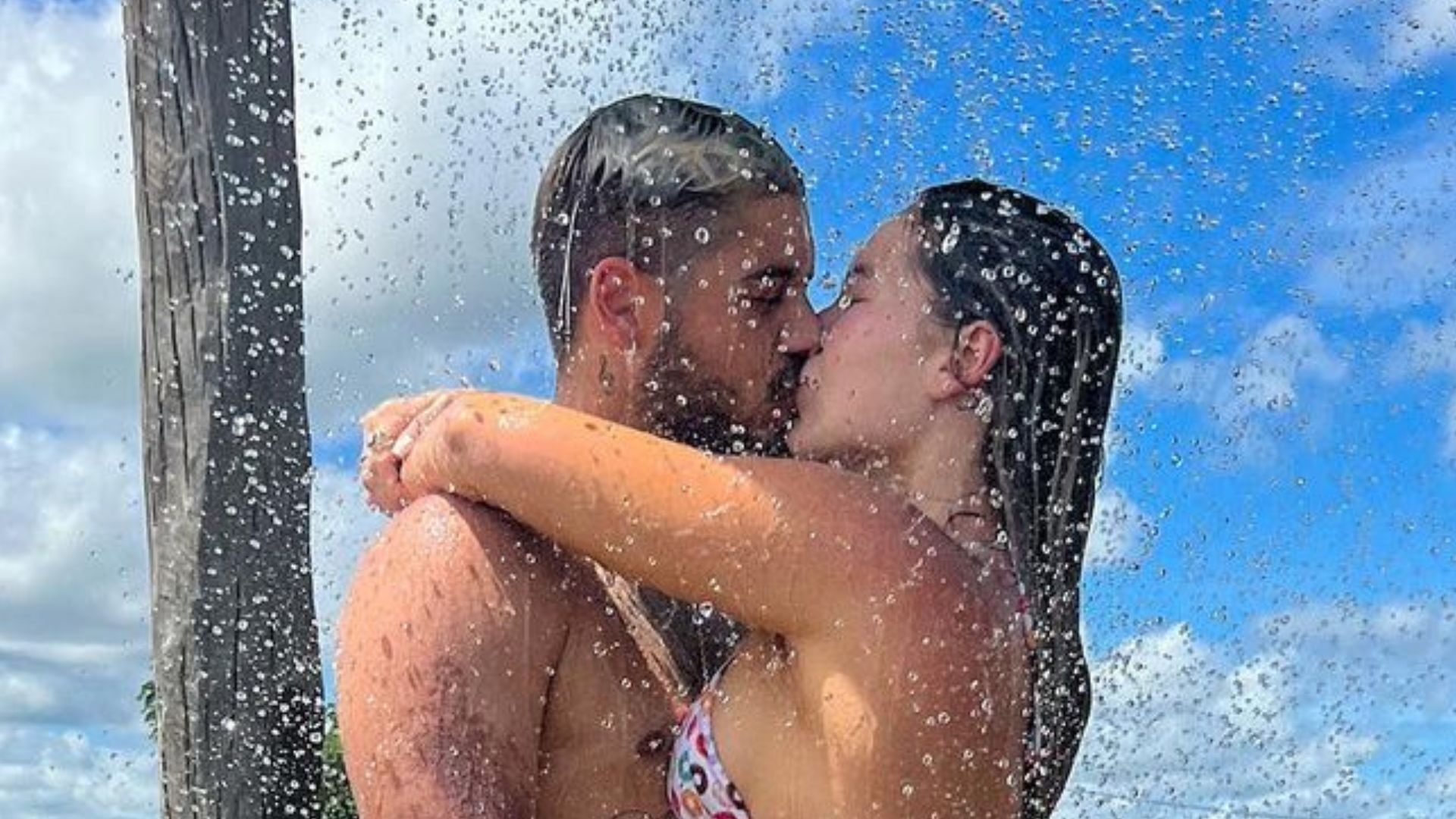 Zé Felipe acaricia bumbum de Virginia Fonseca em clique quente no chuveiro: “Sorte”