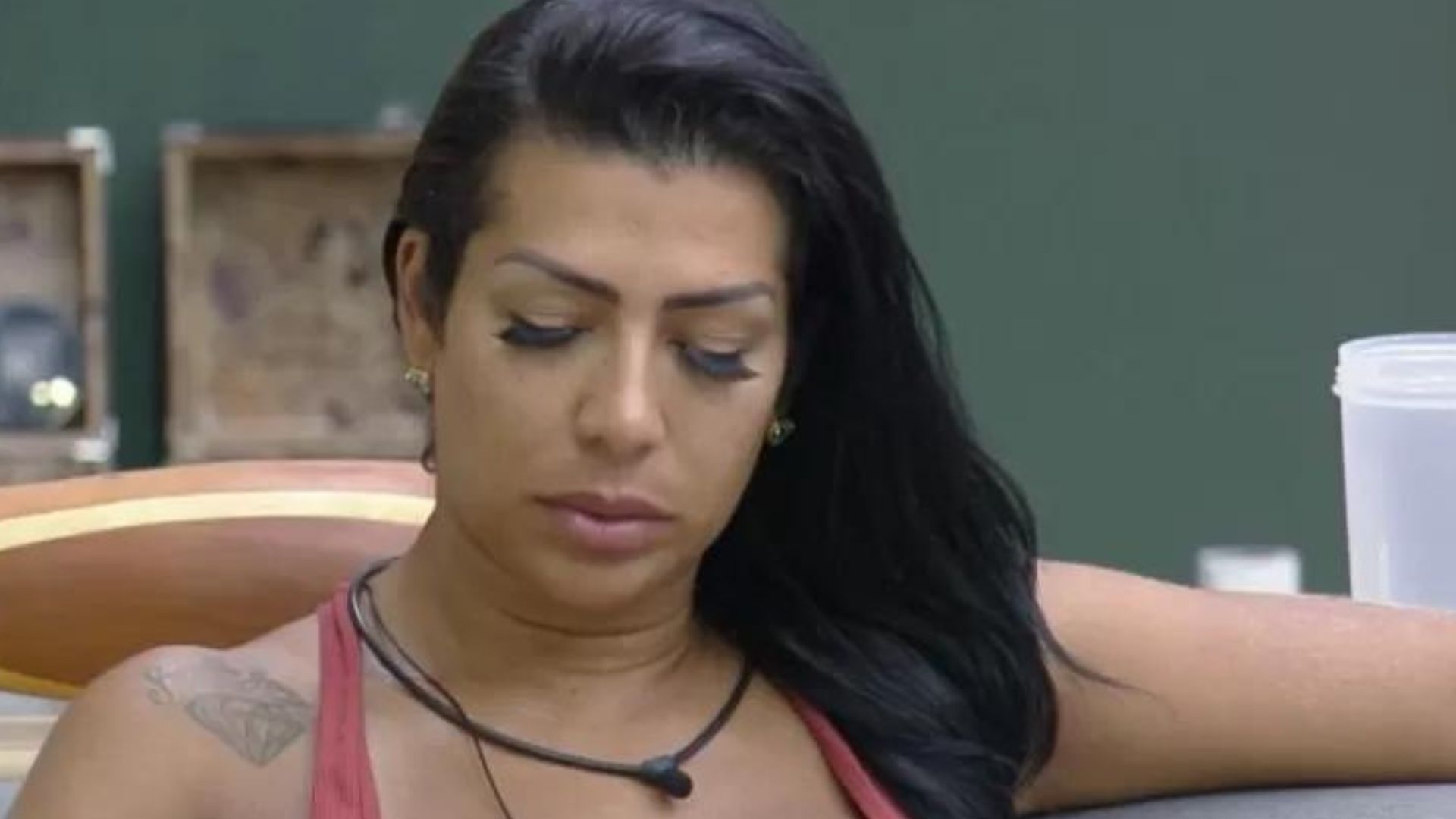 A Fazenda: Moranguinho desabafa após briga com rival: “Vontade de sair quebrando tudo”