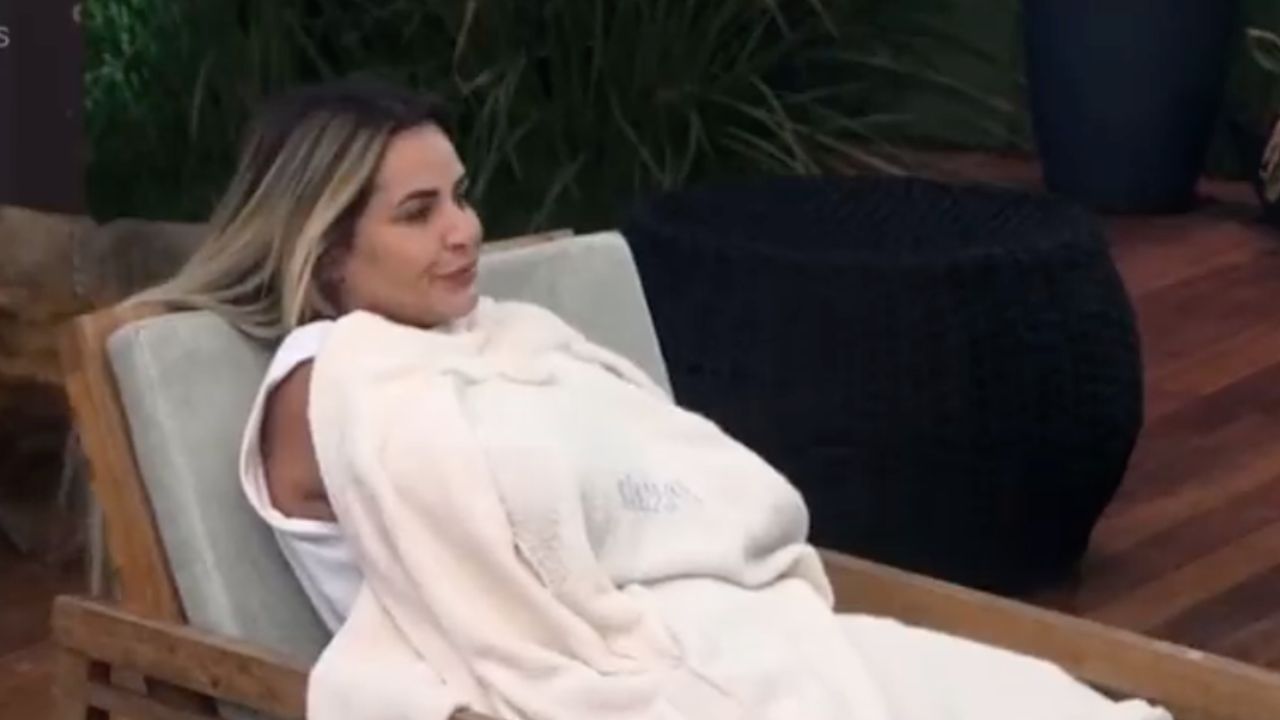 A Fazenda 14: Deolane fala mal de Pétala Barreiros com Moranguinho: “Ela não sabe argumentar”