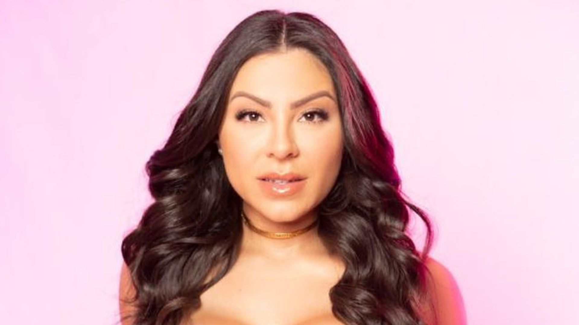 De lingerie, Andressa Ferreira promete novidade e web especula gravidez: “Uma menina”