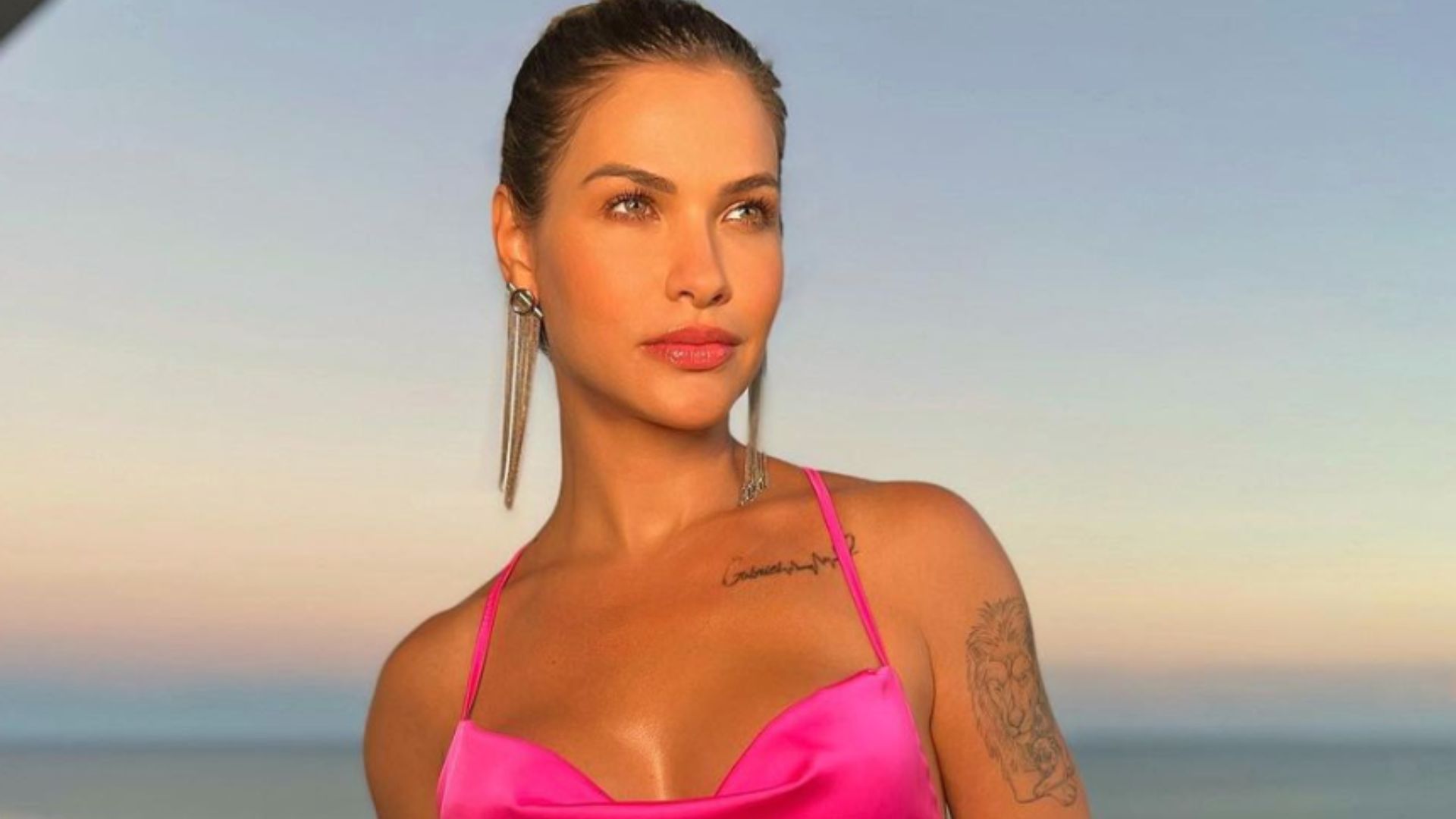 Esposa de Gusttavo Lima exibe corpaço com vestidinho curtíssimo: “Mulher de respeito”