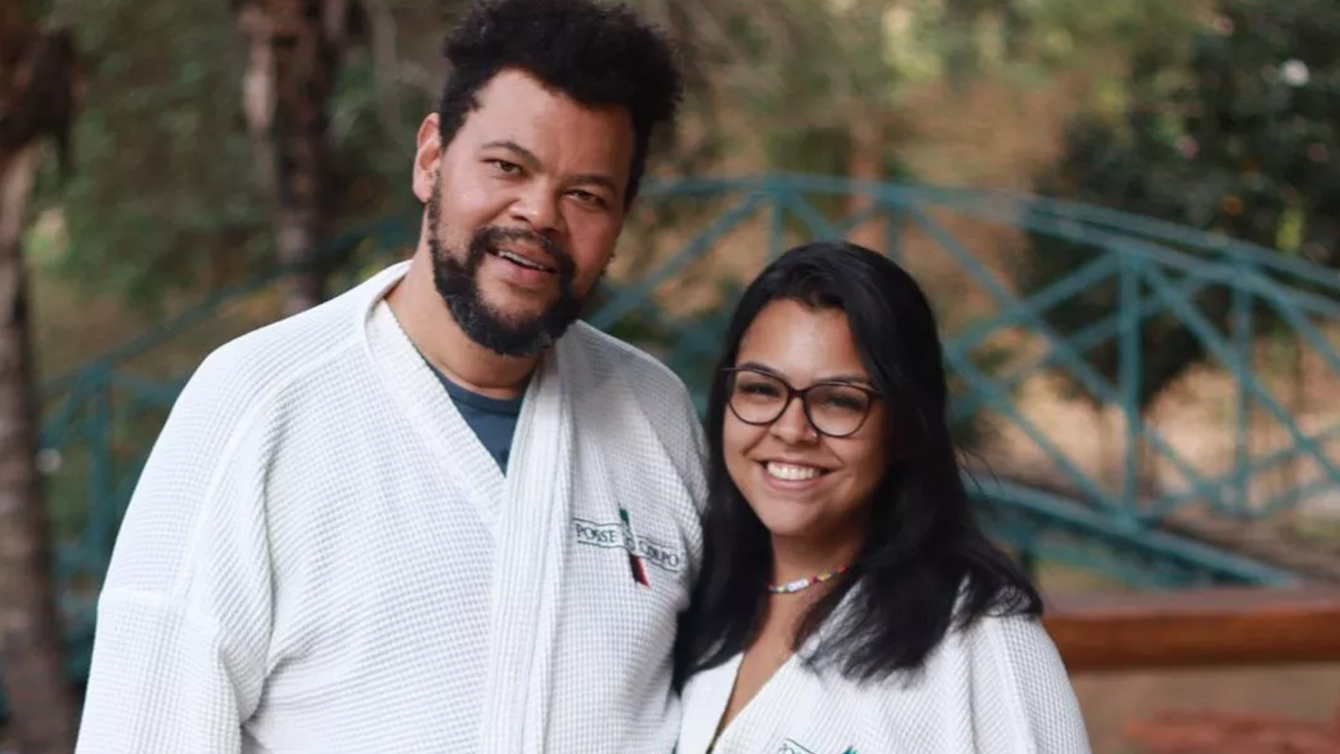 Acabou! Discretamente, ex-BBB Babu Santana dá fim ao noivado com Lívia Nascimento