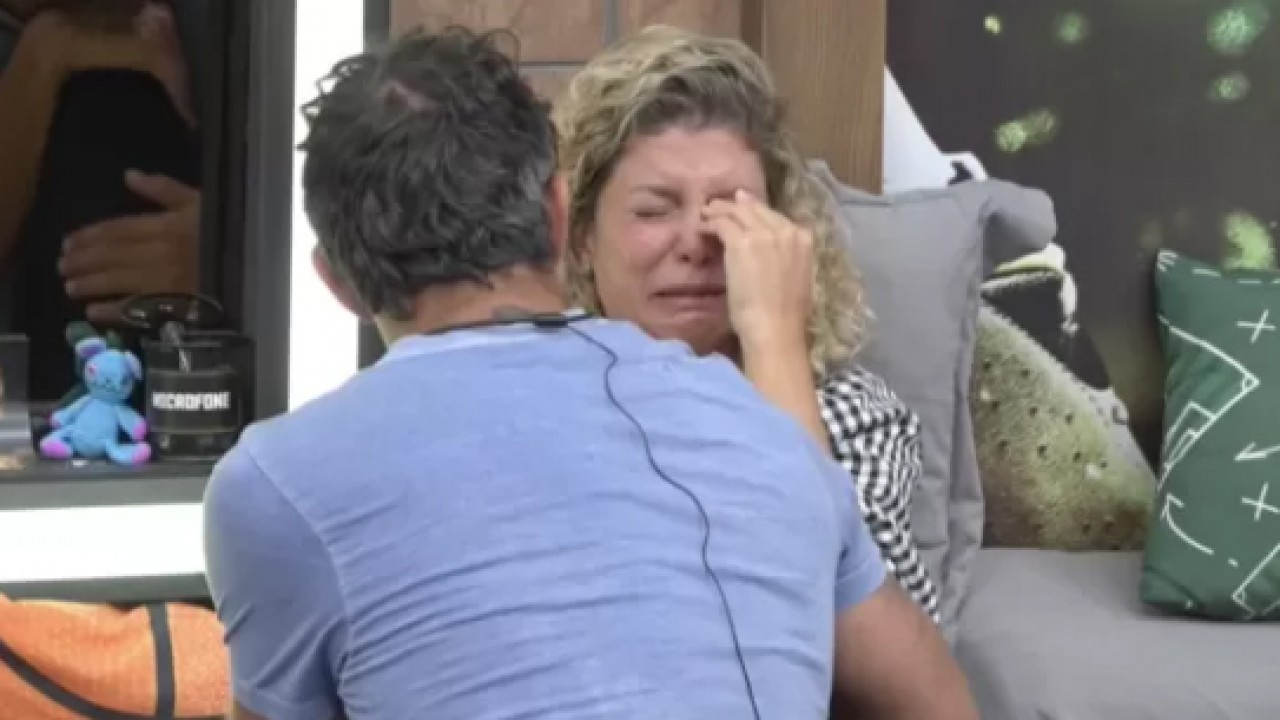 A Fazenda: Bárbara se desespera com volta de peoa e cai no choro: “Estou errada?”