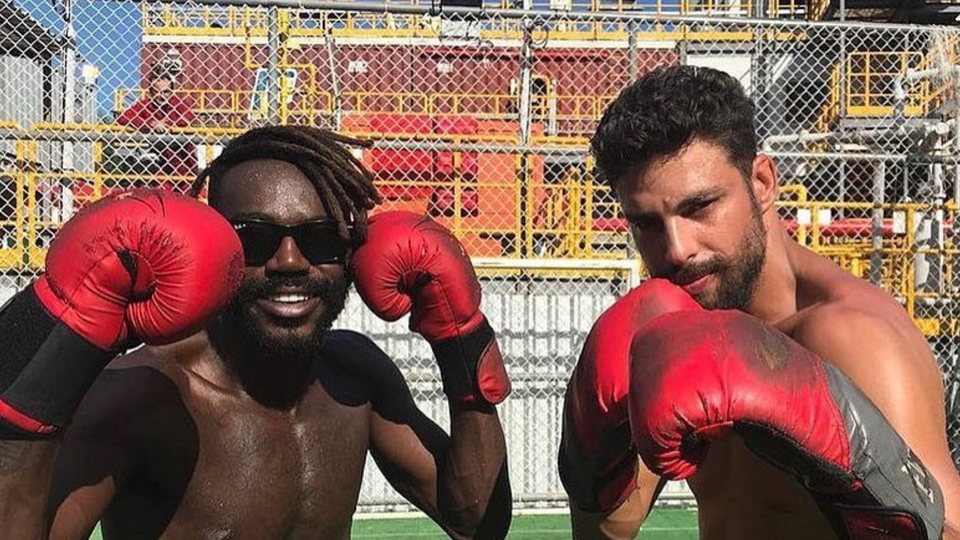 Sem camisa, Cauã Reymond exibe corpo sarado ao lado de Jonathan Azevedo: “Amo essa dupla”