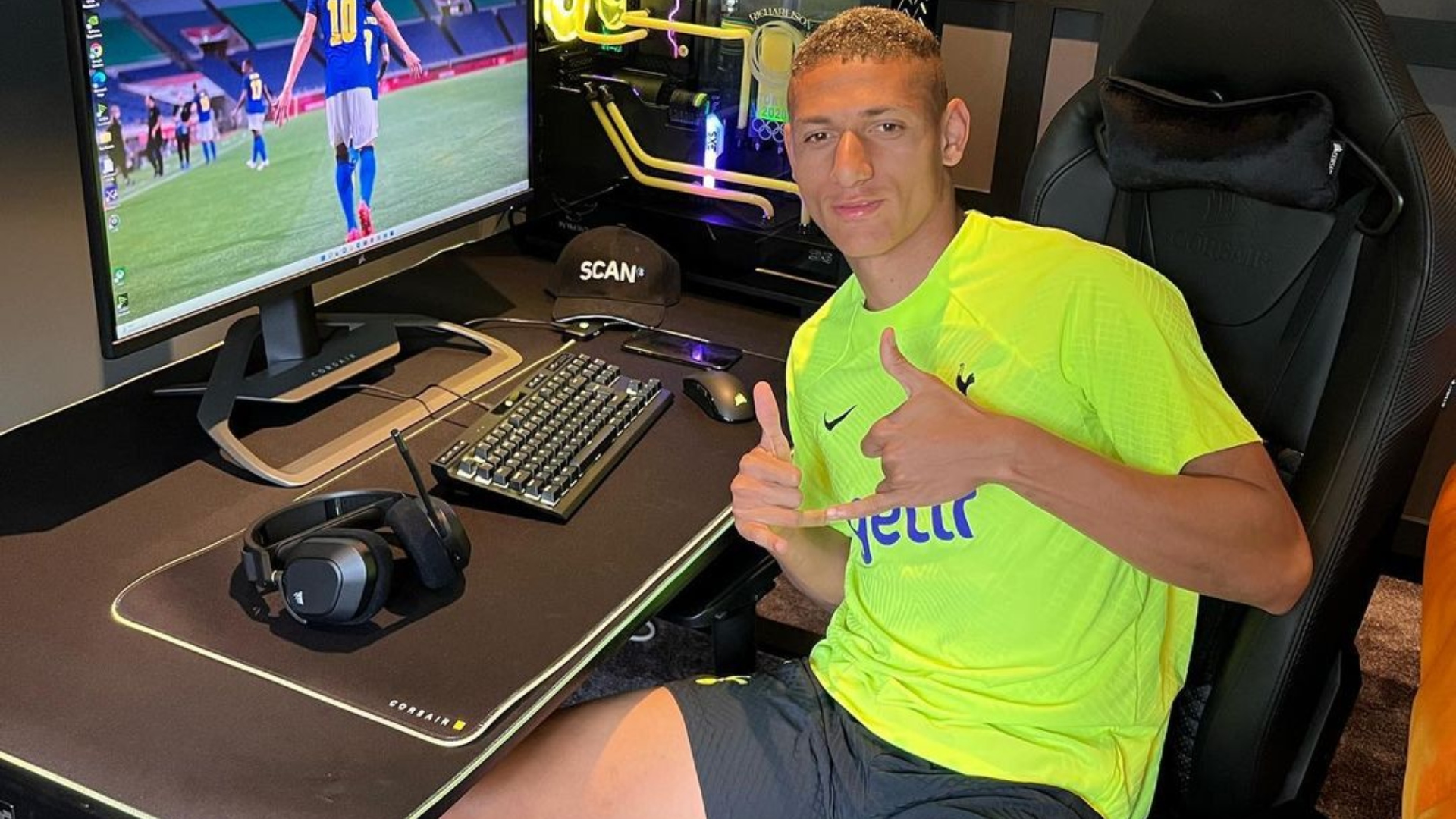 Engajado e generoso: Richarlison é politizado e ajuda os que mais precisam fora de campo