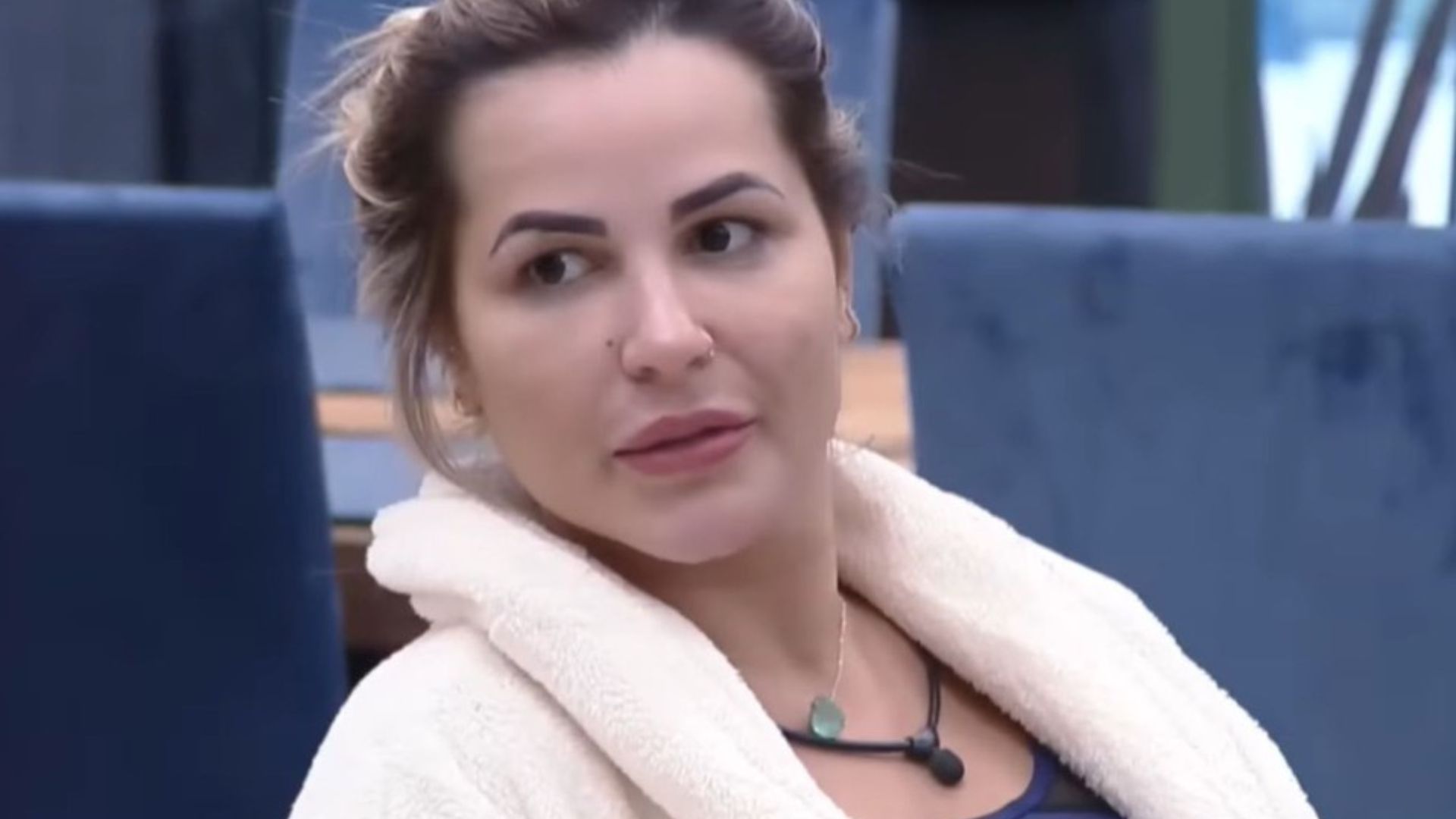 Equipe de Deolane agradece público pela conquista de meio milhão e gera debate: “Bandido”