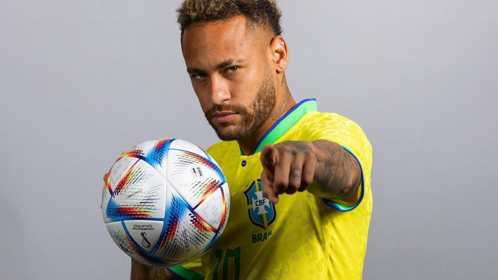 Sósia de Neymar vai ao Catar para o jogo do Brasil e confunde fãs do craque: “O próprio”