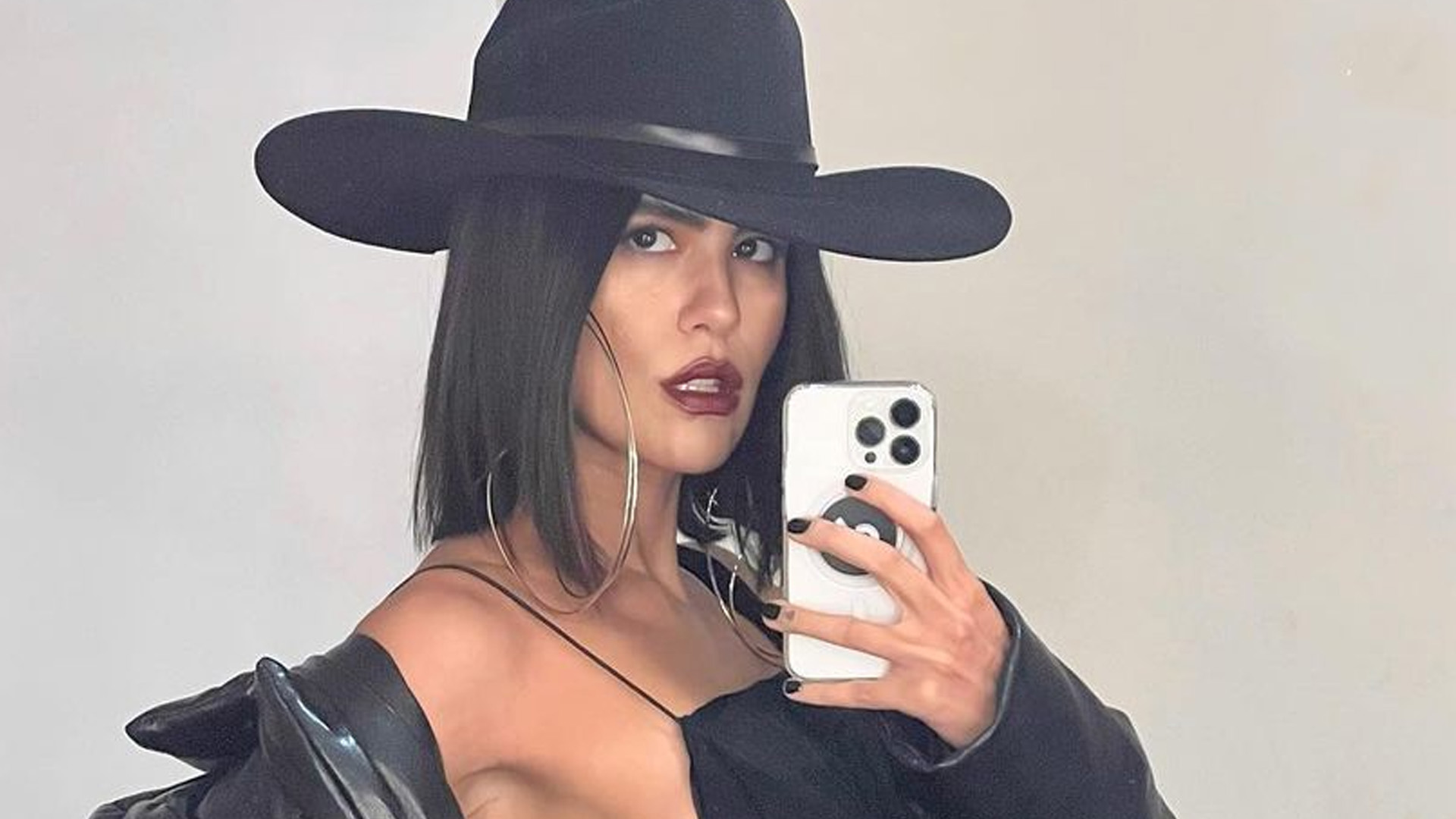 Com look de costas nuas, filha de Glória Pires rouba a cena: “Mulherão”
