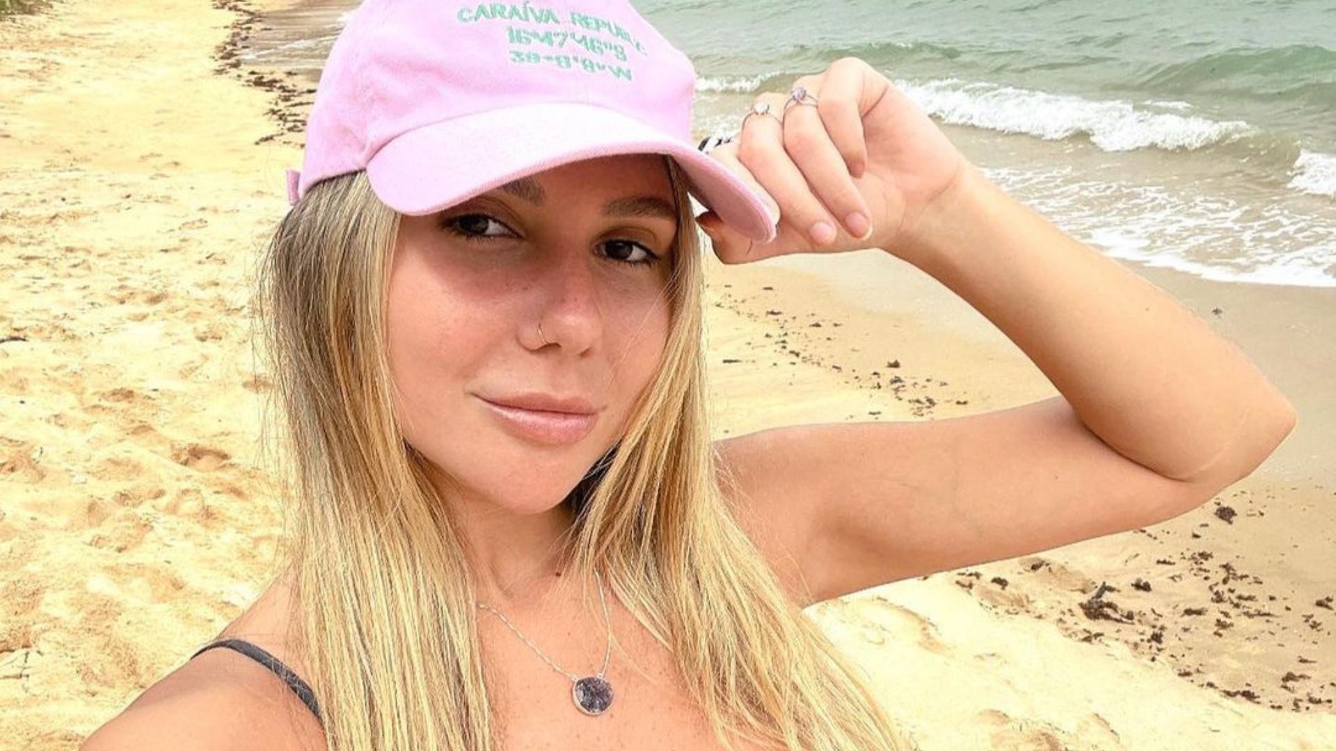 Filha de Renato Gaúcho exibe corpo sem defeitos em biquíni meia-taça: “Musa”