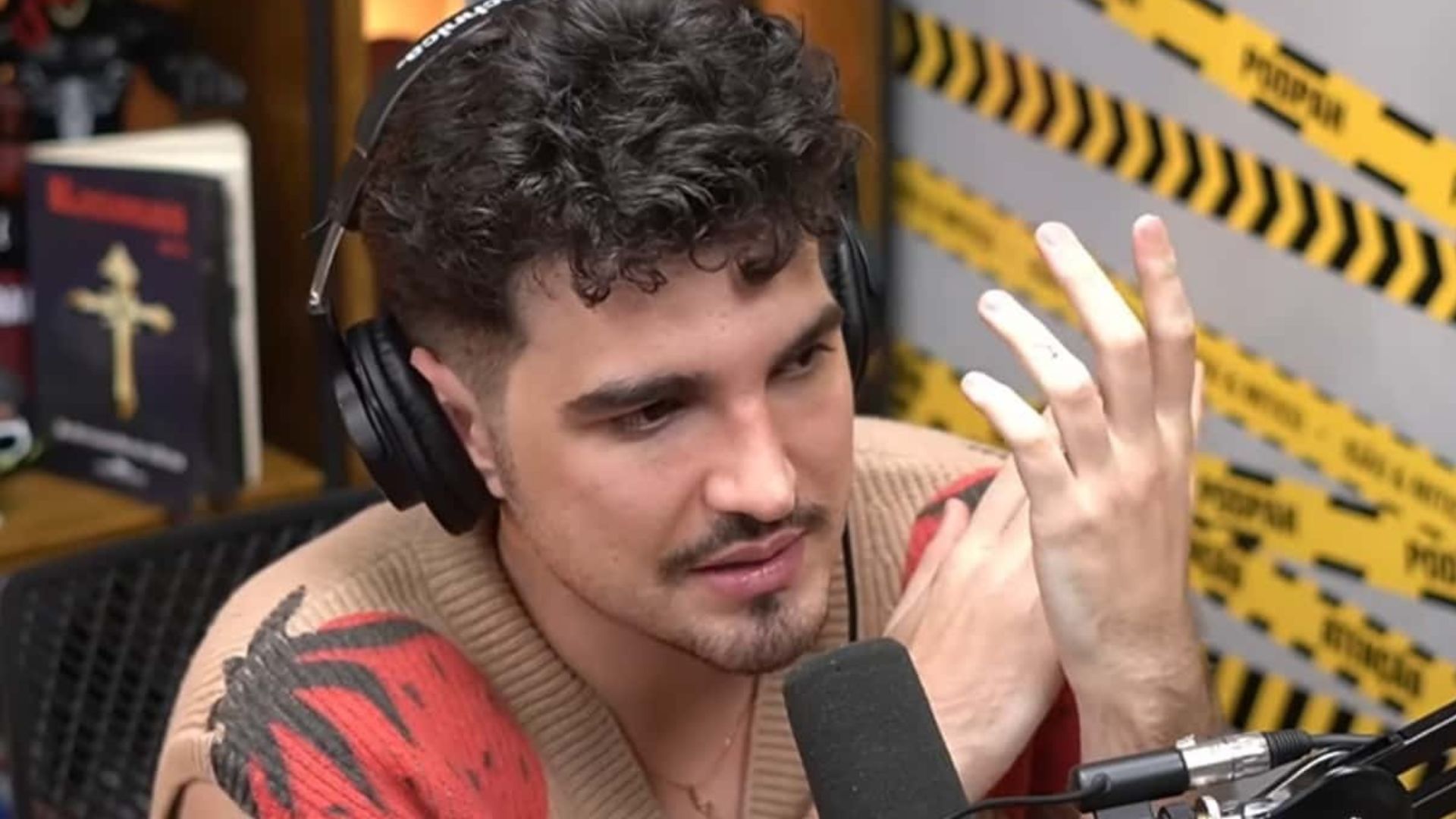 É oficial! Jão surpreende ao confirmar que vive romance com bonitão: “Tenho um caso”