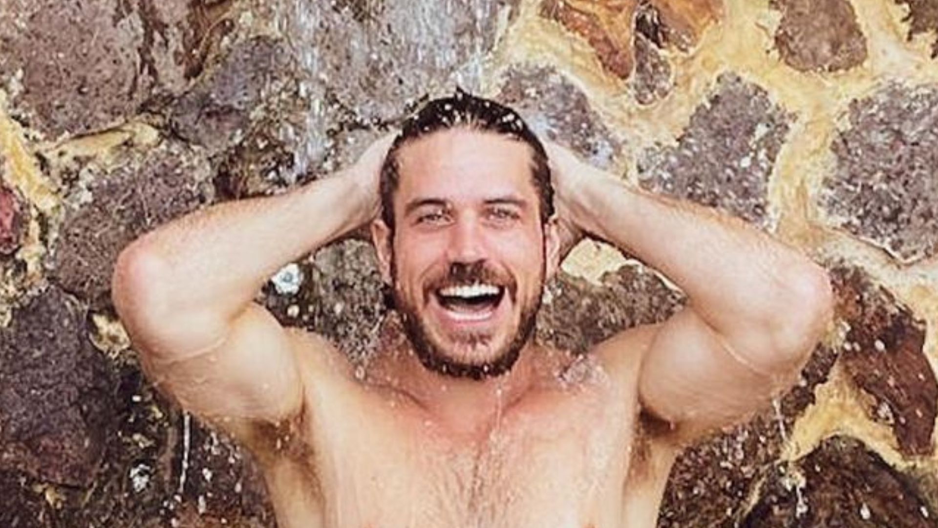 Marco Pigossi revela desafios de manter a imagem de galã e o processo de se assumir gay
