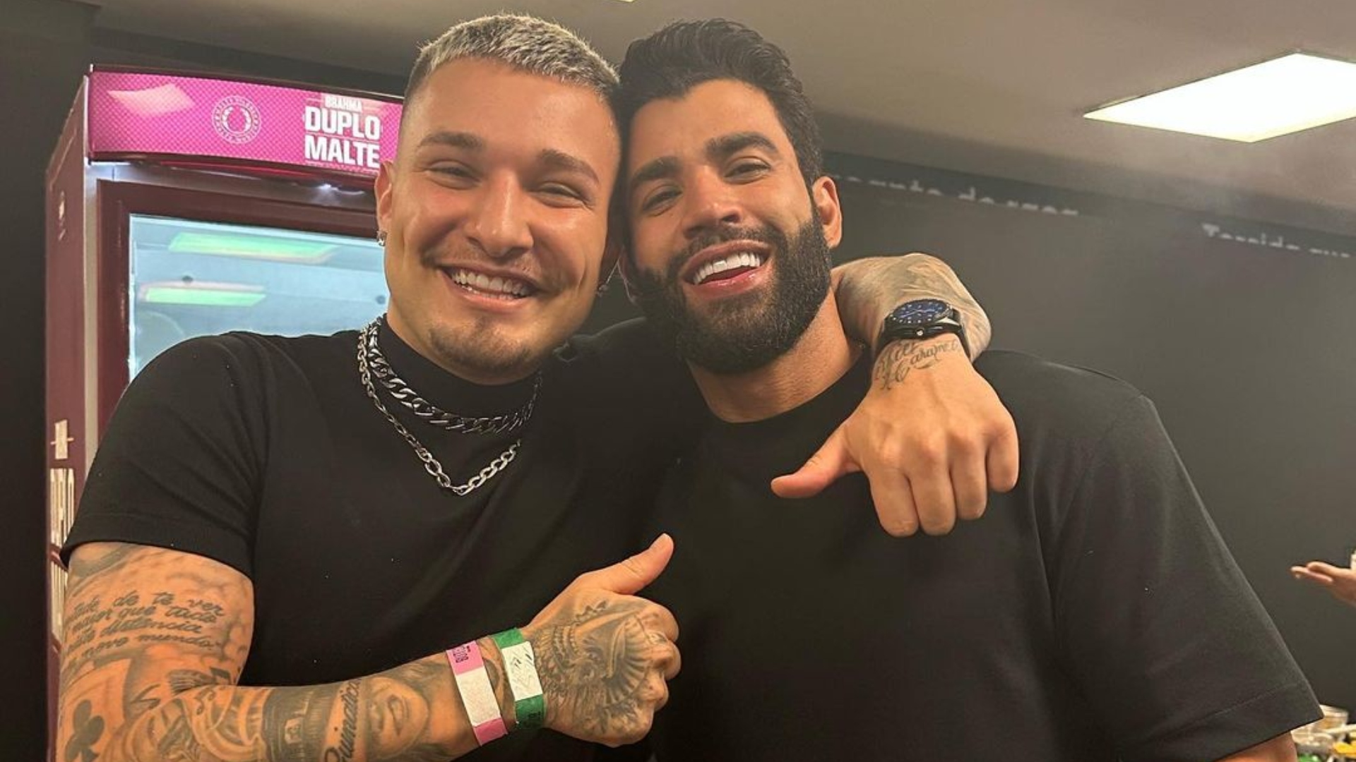 MC Gui posa com Gusttavo Lima mas elevação na calça rouba a cena: “Que volume é esse”