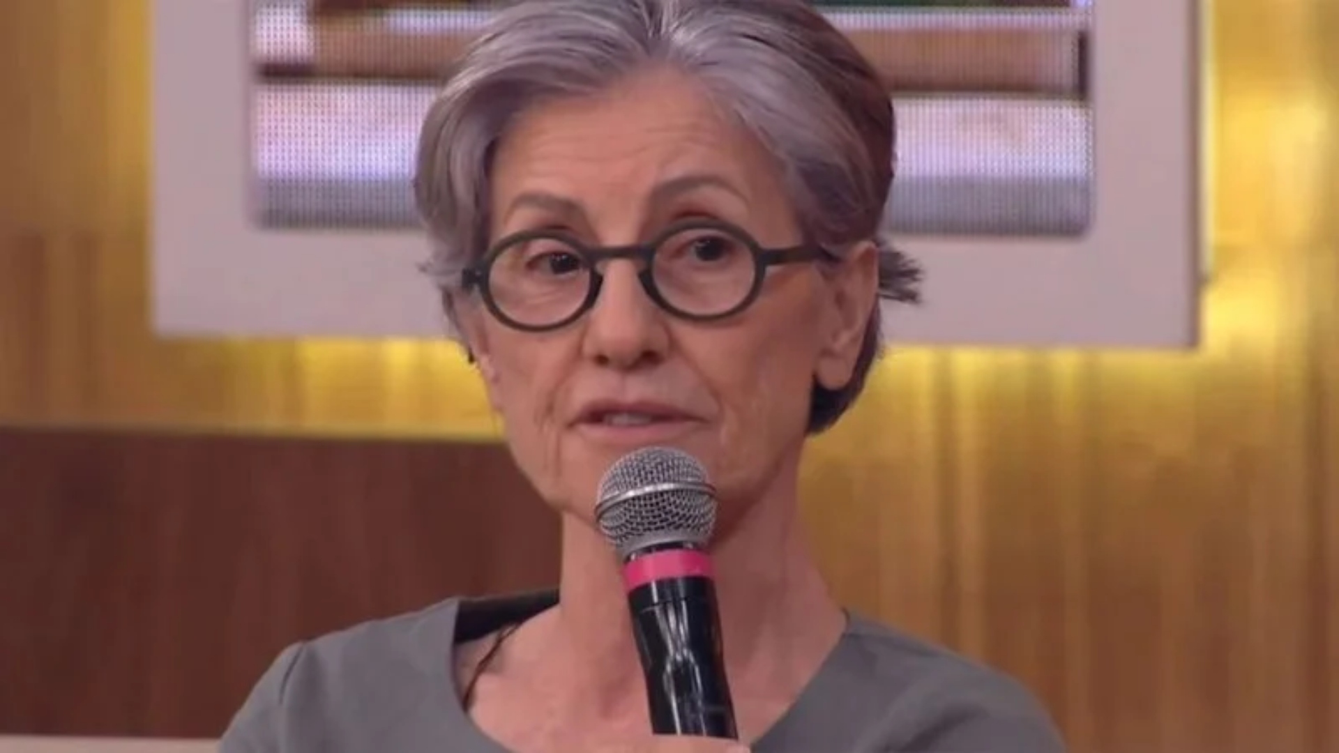 Globo toma sérias medidas após declaração homofóbica de Cássia Kis e veta participações da atriz
