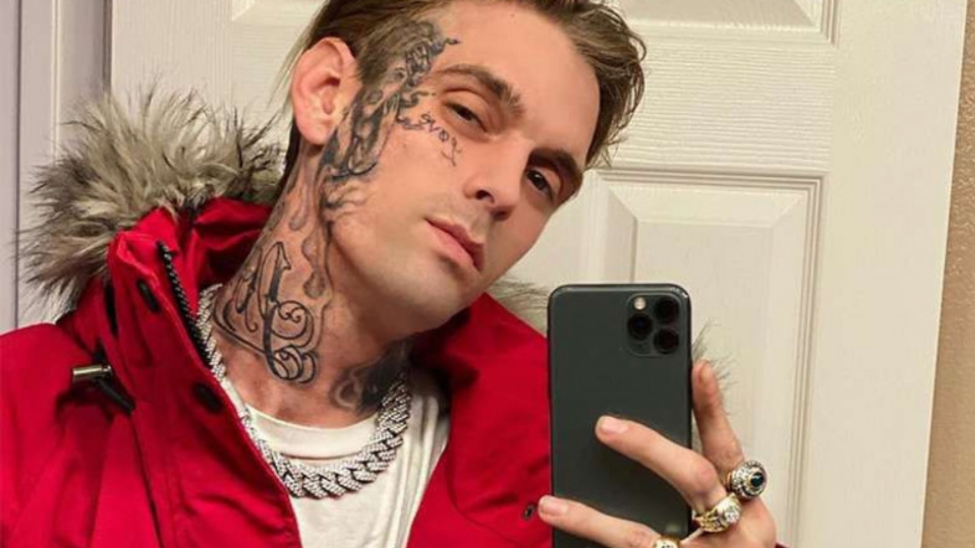 Aos 34 anos, cantor Aaron Carter é encontrado morto na banheira de sua casa