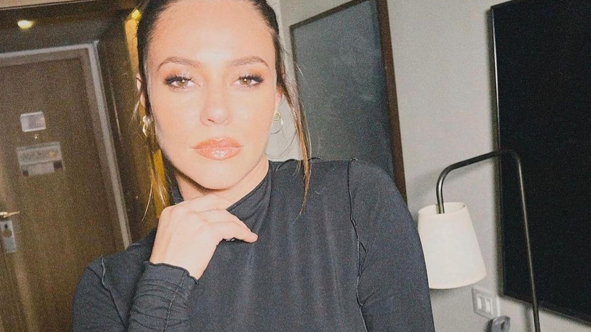 Paolla Oliveira deixa parte da barriguinha à mostra em look despojado: “A mais bonita”
