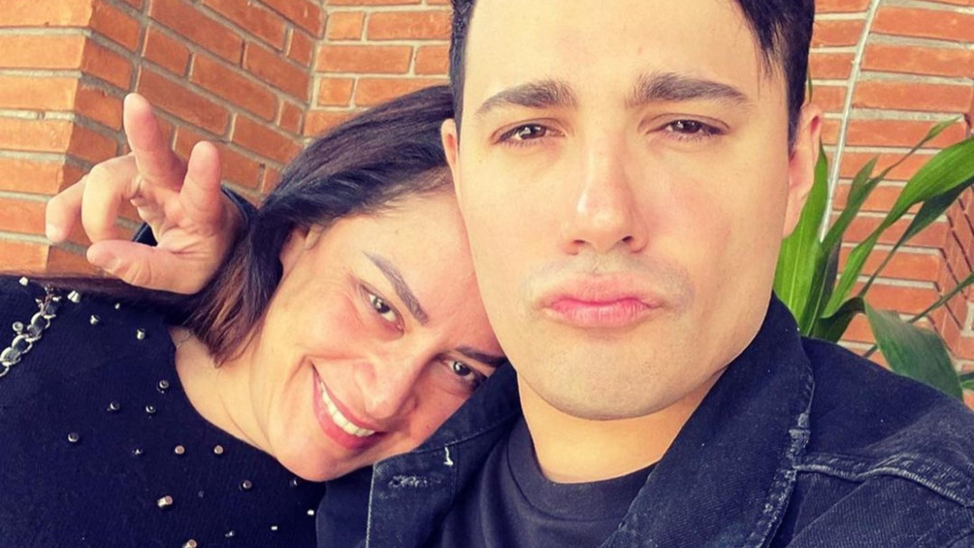 Silvia Abravanel se derrete toda ao comemorar seis meses de namoro: “Meu caminho”