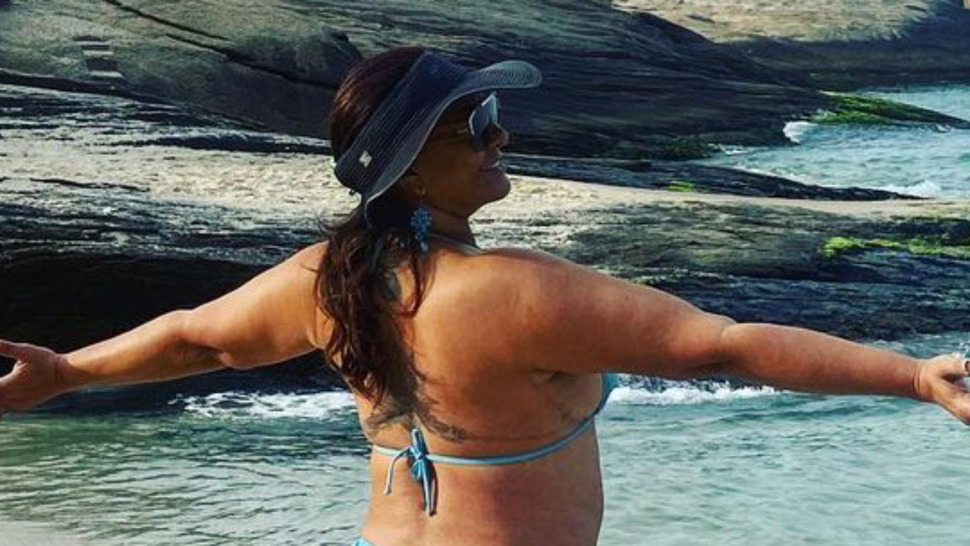 Aos 65 anos, Solange Couto exibe curvas reais em clique de biquíni: “Maravilhosa”