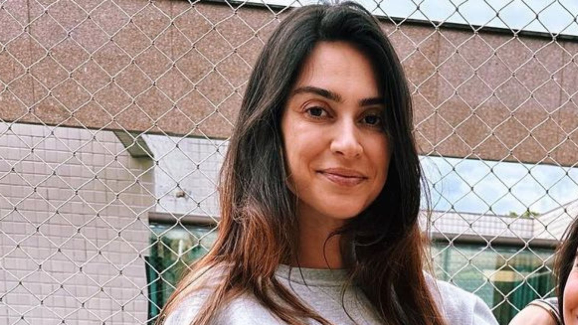 Gravidíssima, Thaila Ayala ostenta tamanho do barrigão e encanta: “Linda”