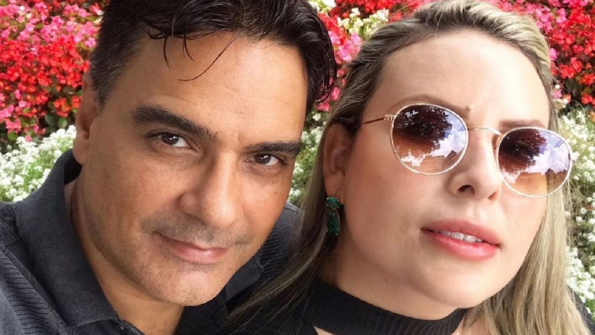Viúva de Guilherme de Pádua ressurge e exibe tatuagem em homenagem ao pastor